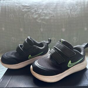 Nike Kids Black and Neon Green Sneakers